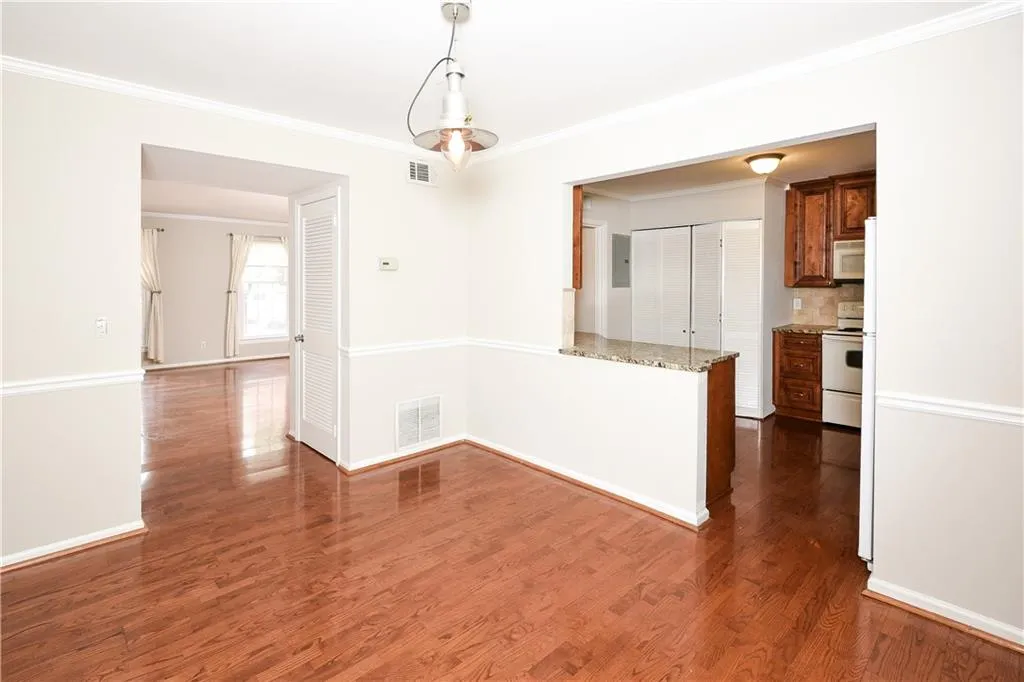 6520 Roswell Road Unit 28, Atlanta, Georgia 30328, 3 Bedrooms Bedrooms, ,2 BathroomsBathrooms,Residential,Sold,6520 Roswell Road Unit 28,5730757