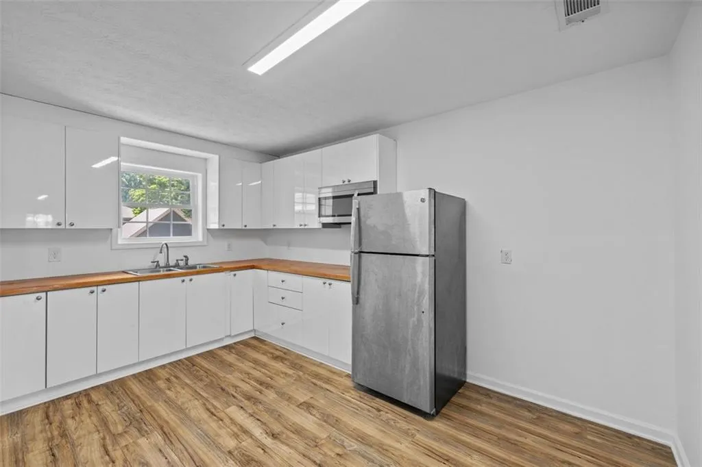 944 Herndon Street Nw, Atlanta, Georgia 30318, 3 Bedrooms Bedrooms, 0 ,3 BathroomsBathrooms,Residential,For Sale,944 Herndon Street Nw,7593629