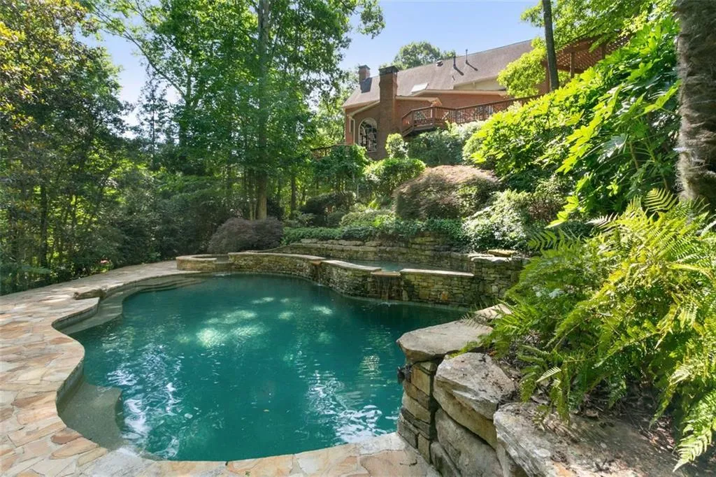 2905 Coles Way, Sandy Springs, Georgia 30350, 6 Bedrooms Bedrooms, ,4 BathroomsBathrooms,Residential,Sold,2905 Coles Way,7164245