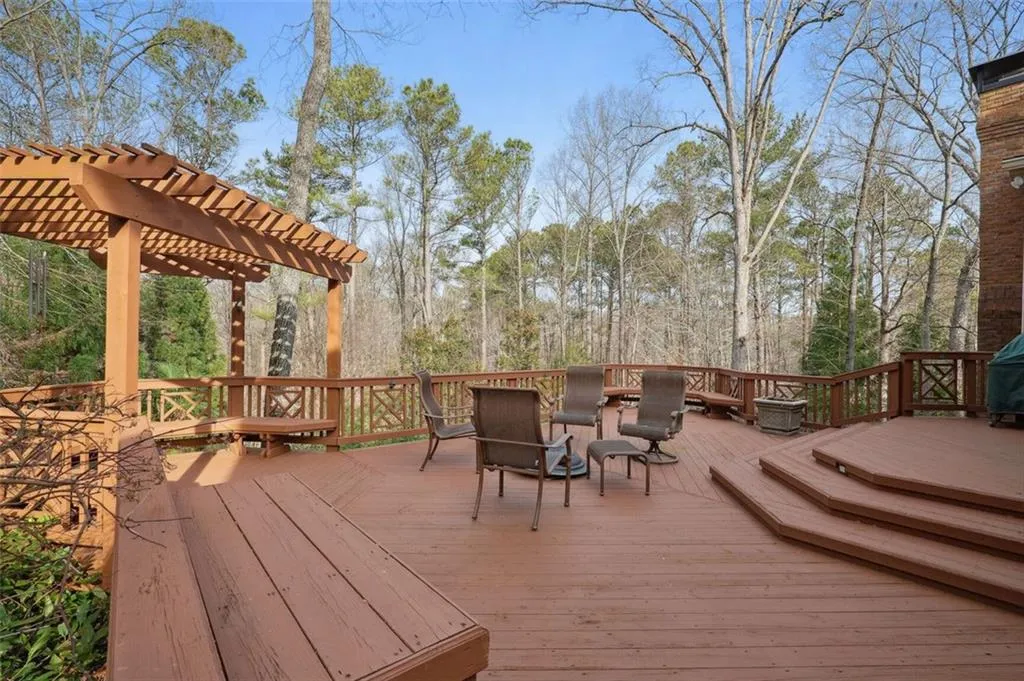 2905 Coles Way, Sandy Springs, Georgia 30350, 6 Bedrooms Bedrooms, ,4 BathroomsBathrooms,Residential,Sold,2905 Coles Way,7164245