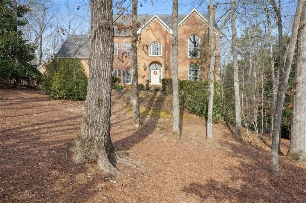 2905 Coles Way, Sandy Springs, Georgia 30350, 6 Bedrooms Bedrooms, ,4 BathroomsBathrooms,Residential,Sold,2905 Coles Way,7164245