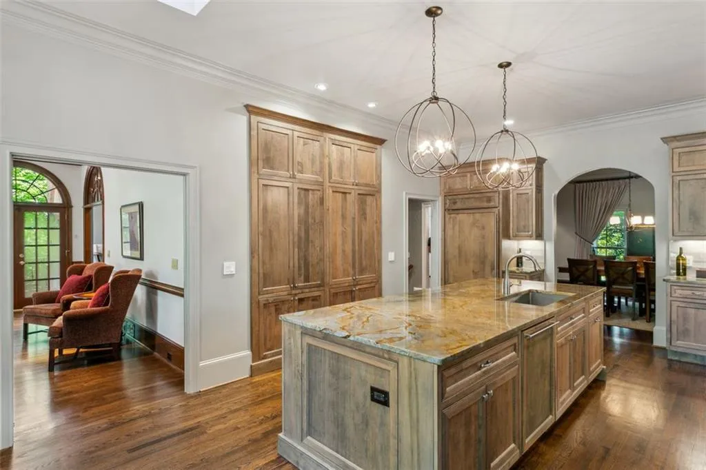 2905 Coles Way, Sandy Springs, Georgia 30350, 6 Bedrooms Bedrooms, ,4 BathroomsBathrooms,Residential,Sold,2905 Coles Way,7164245
