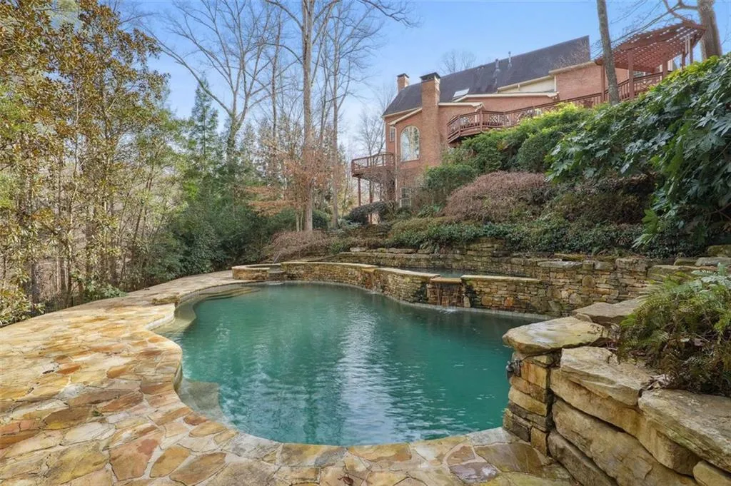 2905 Coles Way, Sandy Springs, Georgia 30350, 6 Bedrooms Bedrooms, ,4 BathroomsBathrooms,Residential,Sold,2905 Coles Way,7164245