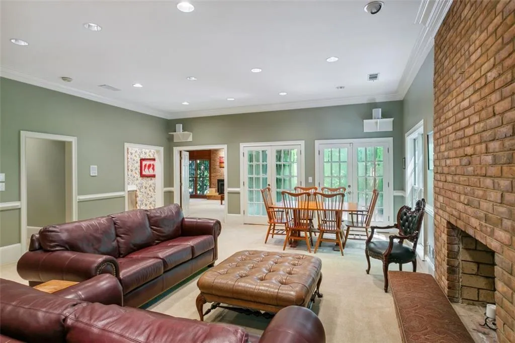 2905 Coles Way, Sandy Springs, Georgia 30350, 6 Bedrooms Bedrooms, ,4 BathroomsBathrooms,Residential,Sold,2905 Coles Way,7164245
