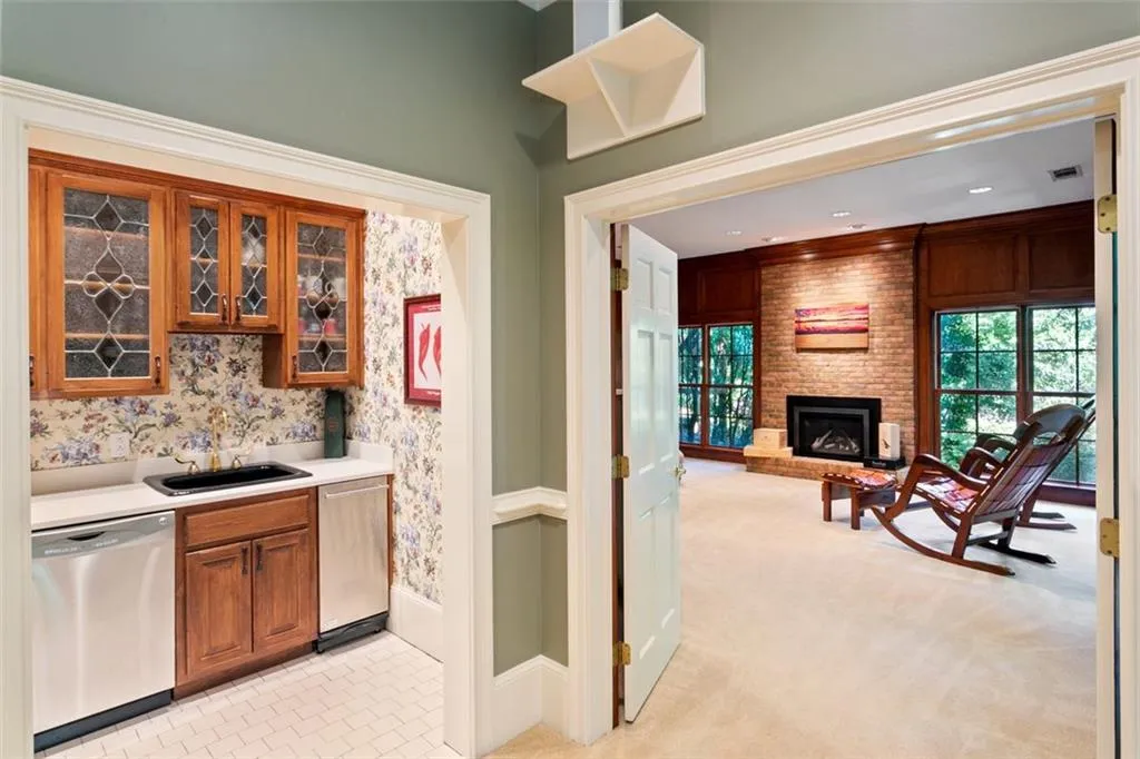 2905 Coles Way, Sandy Springs, Georgia 30350, 6 Bedrooms Bedrooms, ,4 BathroomsBathrooms,Residential,Sold,2905 Coles Way,7164245