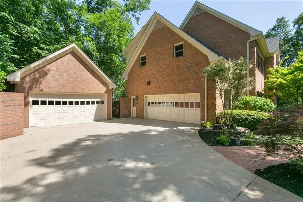 2905 Coles Way, Sandy Springs, Georgia 30350, 6 Bedrooms Bedrooms, ,4 BathroomsBathrooms,Residential,Sold,2905 Coles Way,7164245