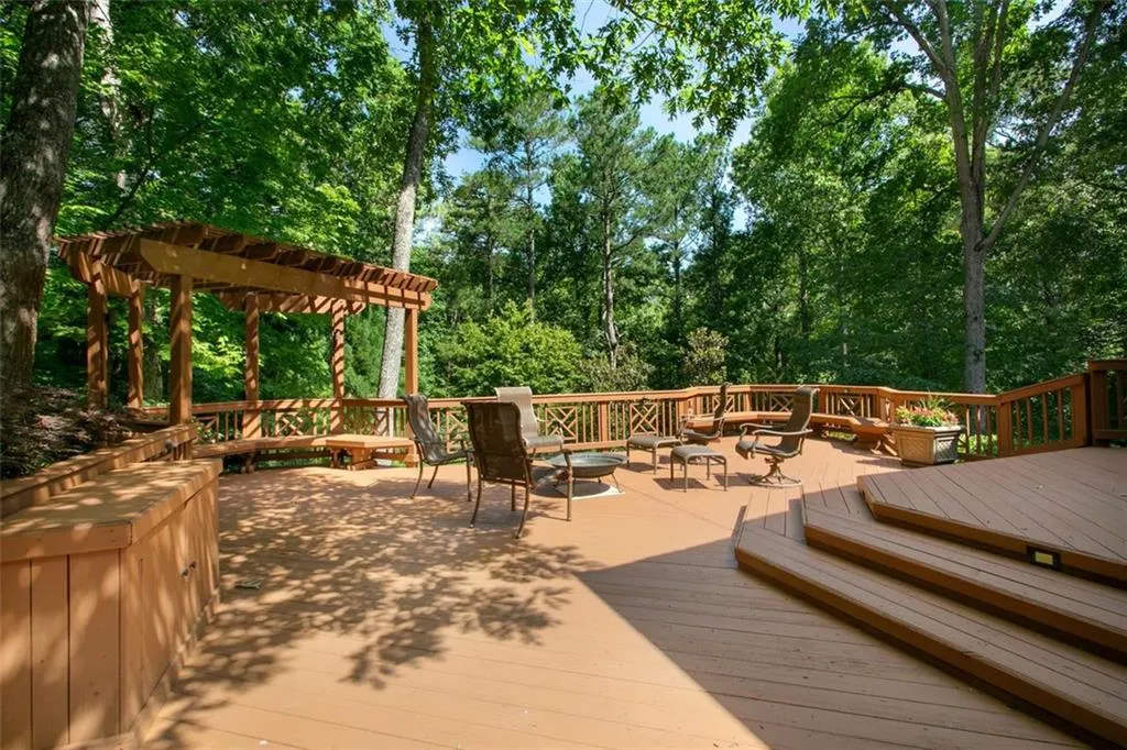 2905 Coles Way, Sandy Springs, Georgia 30350, 6 Bedrooms Bedrooms, ,4 BathroomsBathrooms,Residential,Sold,2905 Coles Way,7164245