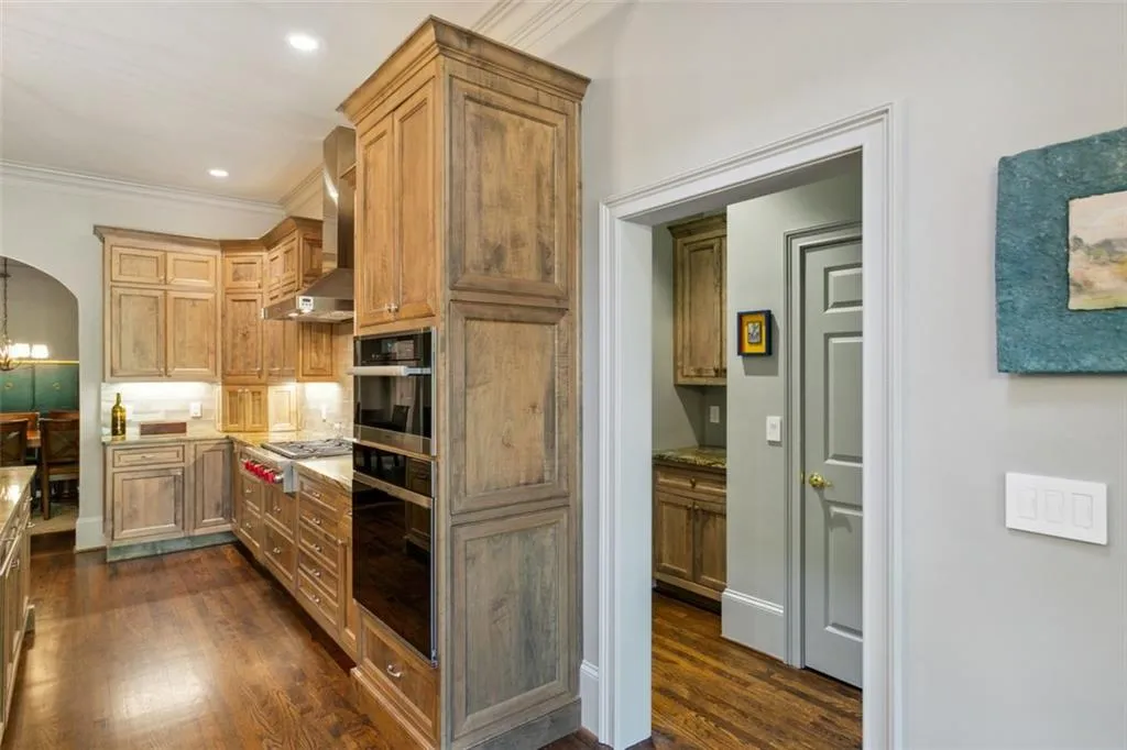 2905 Coles Way, Sandy Springs, Georgia 30350, 6 Bedrooms Bedrooms, ,4 BathroomsBathrooms,Residential,Sold,2905 Coles Way,7164245