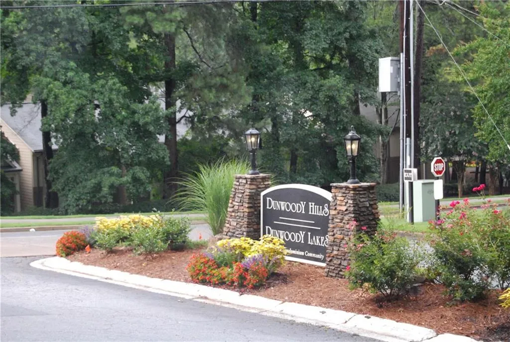 1409 Vicksburg Place, Sandy Springs, Georgia 30350, 2 Bedrooms Bedrooms, ,2 BathroomsBathrooms,Residential,Sold,1409 Vicksburg Place,5879819