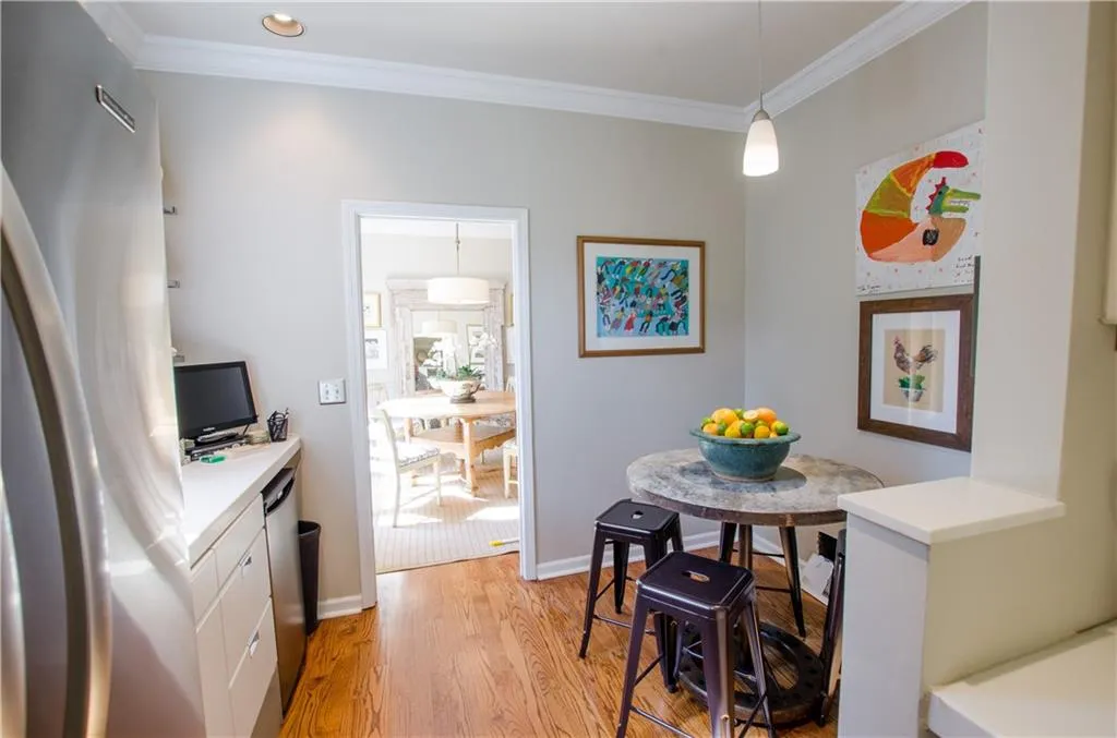5425 Glenridge Drive Unit 28, Sandy Springs, Georgia 30342, 4 Bedrooms Bedrooms, ,4 BathroomsBathrooms,Residential,Sold,5425 Glenridge Drive Unit 28,5729459