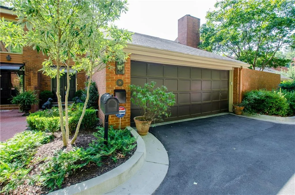 5425 Glenridge Drive Unit 28, Sandy Springs, Georgia 30342, 4 Bedrooms Bedrooms, ,4 BathroomsBathrooms,Residential,Sold,5425 Glenridge Drive Unit 28,5729459