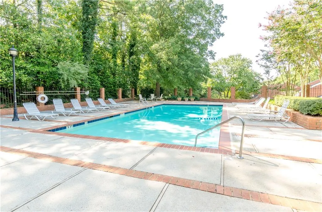 5425 Glenridge Drive Unit 28, Sandy Springs, Georgia 30342, 4 Bedrooms Bedrooms, ,4 BathroomsBathrooms,Residential,Sold,5425 Glenridge Drive Unit 28,5729459