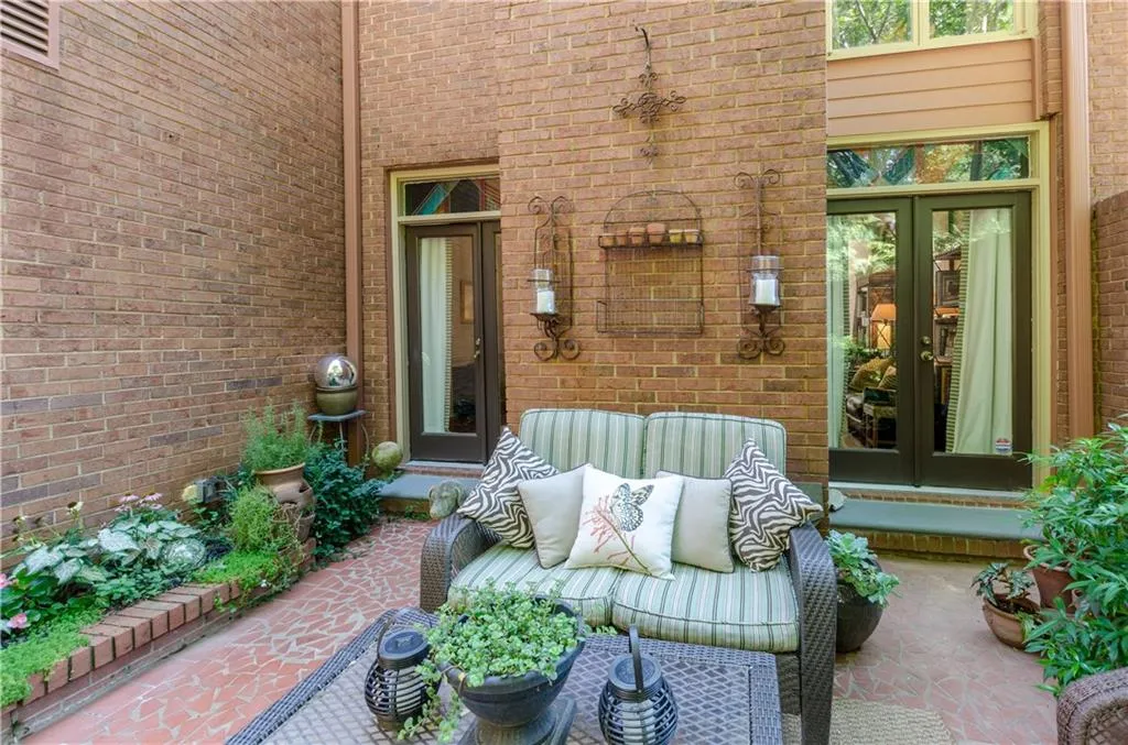 5425 Glenridge Drive Unit 28, Sandy Springs, Georgia 30342, 4 Bedrooms Bedrooms, ,4 BathroomsBathrooms,Residential,Sold,5425 Glenridge Drive Unit 28,5729459
