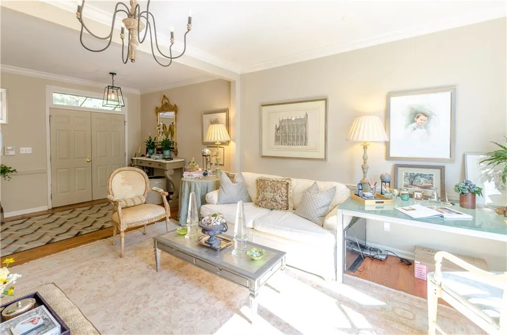 5425 Glenridge Drive Unit 28, Sandy Springs, Georgia 30342, 4 Bedrooms Bedrooms, ,4 BathroomsBathrooms,Residential,Sold,5425 Glenridge Drive Unit 28,5729459
