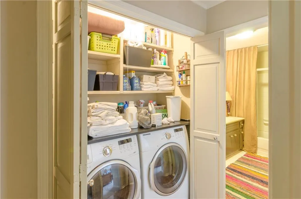 5425 Glenridge Drive Unit 28, Sandy Springs, Georgia 30342, 4 Bedrooms Bedrooms, ,4 BathroomsBathrooms,Residential,Sold,5425 Glenridge Drive Unit 28,5729459
