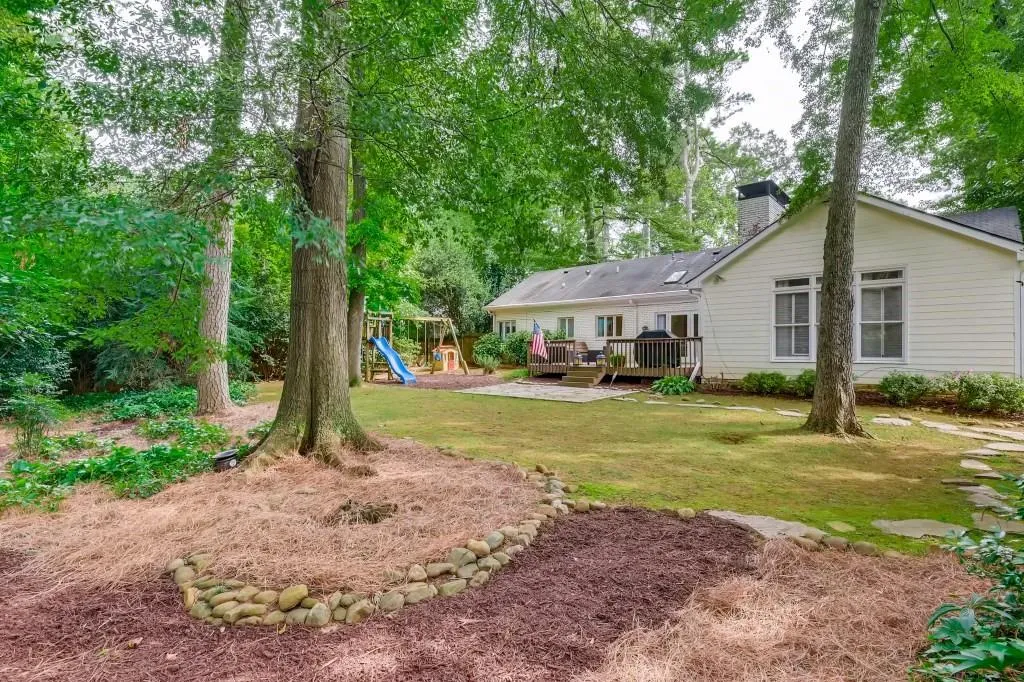420 Carolwood Lane, Atlanta, Georgia 30342, 3 Bedrooms Bedrooms, ,2 BathroomsBathrooms,Residential,Sold,420 Carolwood Lane,6941710