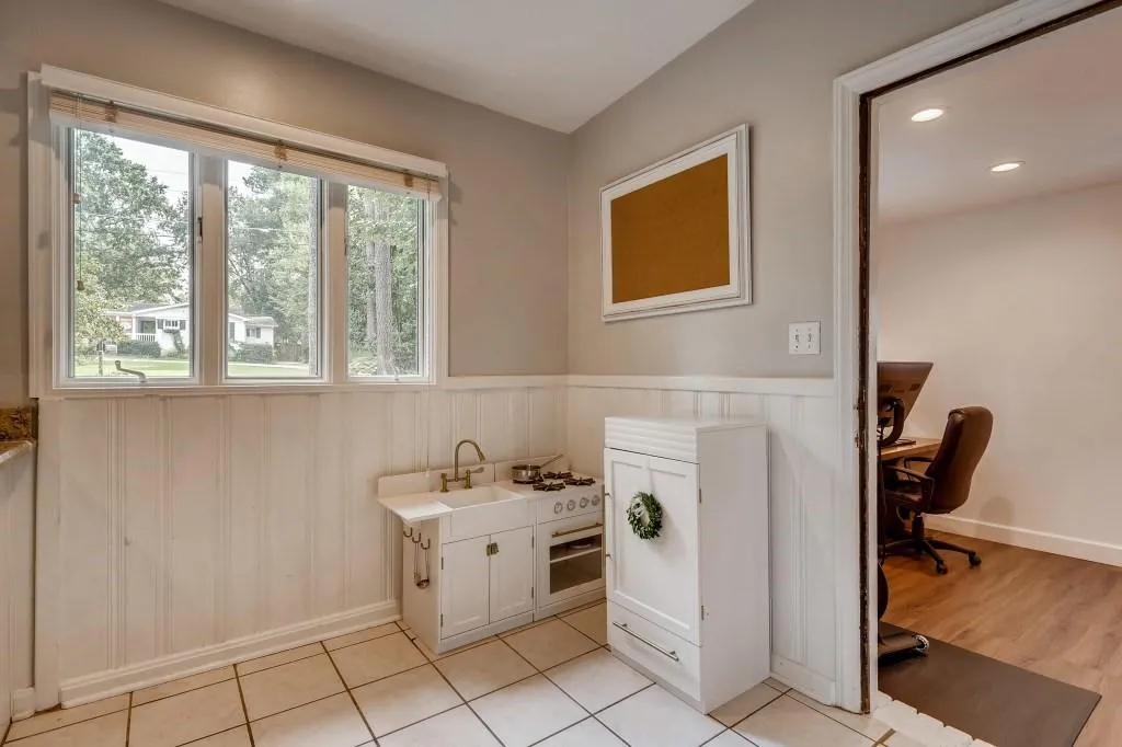 420 Carolwood Lane, Atlanta, Georgia 30342, 3 Bedrooms Bedrooms, ,2 BathroomsBathrooms,Residential,Sold,420 Carolwood Lane,6941710