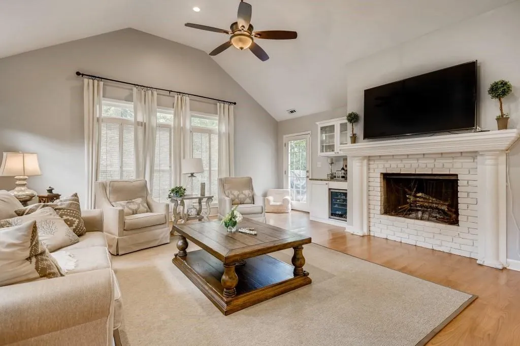 420 Carolwood Lane, Atlanta, Georgia 30342, 3 Bedrooms Bedrooms, ,2 BathroomsBathrooms,Residential,Sold,420 Carolwood Lane,6941710