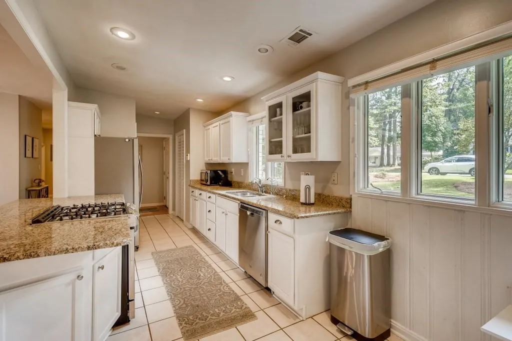 420 Carolwood Lane, Atlanta, Georgia 30342, 3 Bedrooms Bedrooms, ,2 BathroomsBathrooms,Residential,Sold,420 Carolwood Lane,6941710