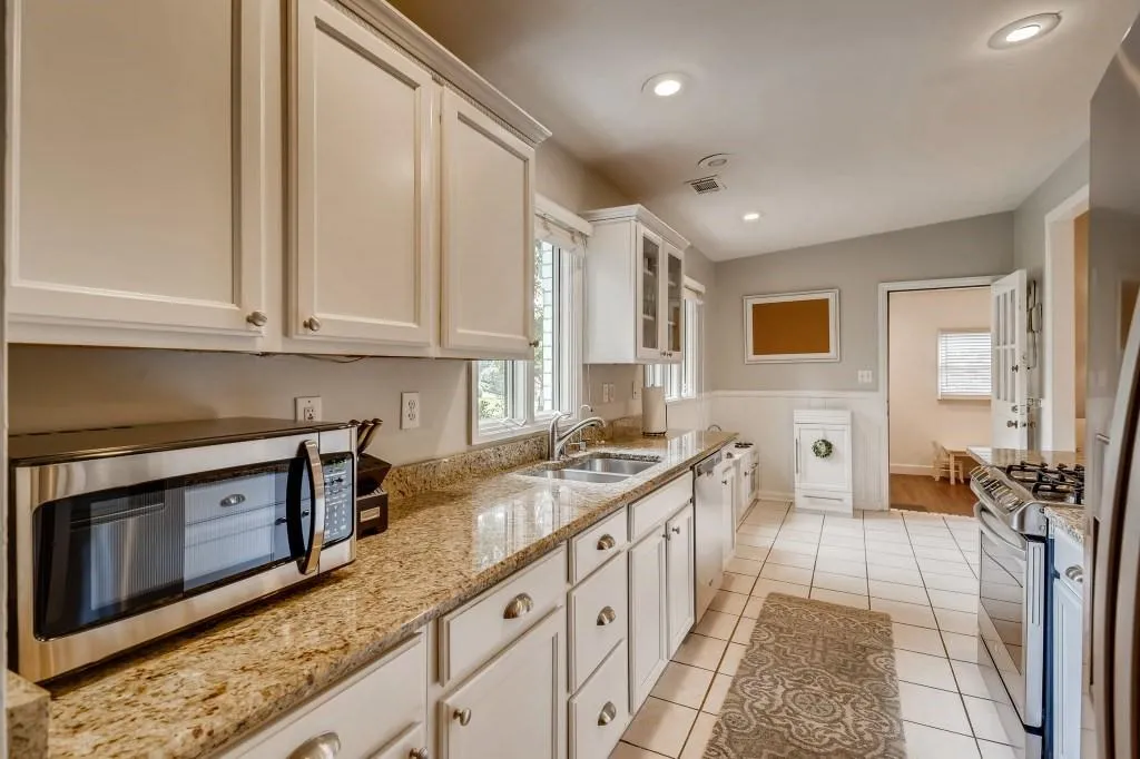 420 Carolwood Lane, Atlanta, Georgia 30342, 3 Bedrooms Bedrooms, ,2 BathroomsBathrooms,Residential,Sold,420 Carolwood Lane,6941710