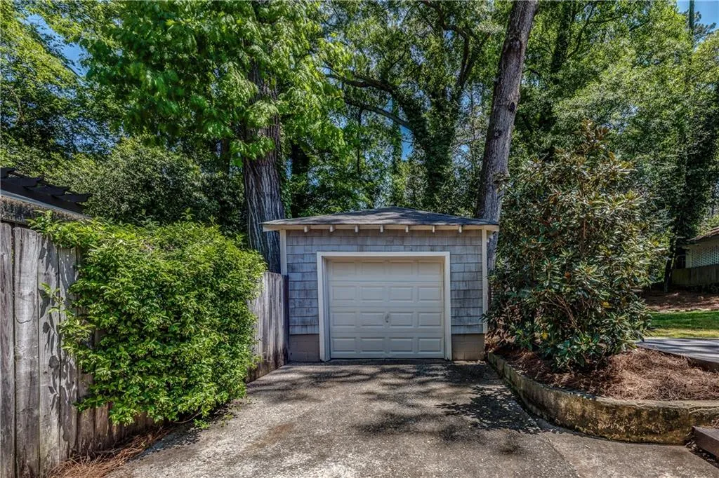 2255 Stephen Long Drive Ne, Atlanta, Georgia 30305, 2 Bedrooms Bedrooms, ,2 BathroomsBathrooms,Residential,Sold,2255 Stephen Long Drive Ne,6005172
