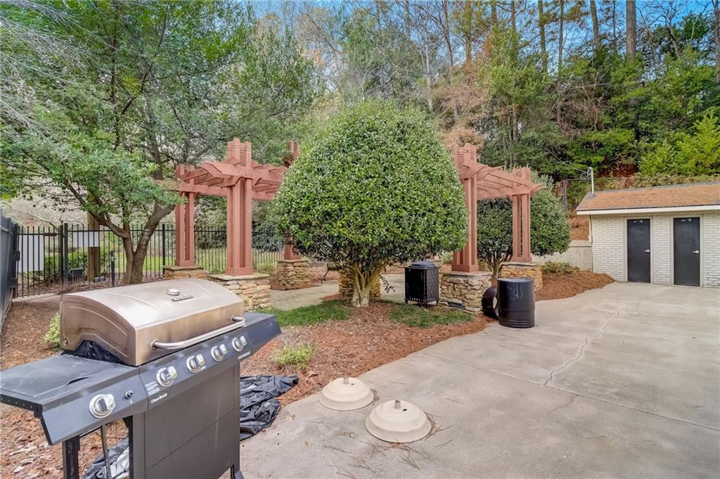 6940 Roswell Road Unit 6C, Atlanta, Georgia 30328, 2 Bedrooms Bedrooms, ,1 BathroomBathrooms,Residential,Sold,6940 Roswell Road Unit 6C,7313896