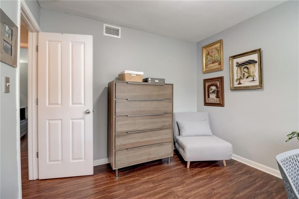 6940 Roswell Road Unit 6C, Atlanta, Georgia 30328, 2 Bedrooms Bedrooms, ,1 BathroomBathrooms,Residential,Sold,6940 Roswell Road Unit 6C,7313896