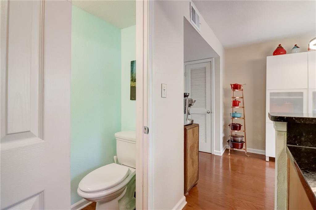 6940 Roswell Road Unit 6C, Atlanta, Georgia 30328, 2 Bedrooms Bedrooms, ,1 BathroomBathrooms,Residential,Sold,6940 Roswell Road Unit 6C,7313896