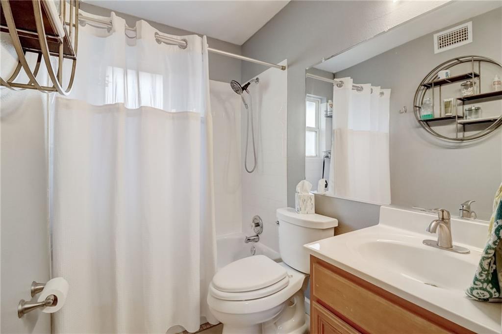 6940 Roswell Road Unit 6C, Atlanta, Georgia 30328, 2 Bedrooms Bedrooms, ,1 BathroomBathrooms,Residential,Sold,6940 Roswell Road Unit 6C,7313896