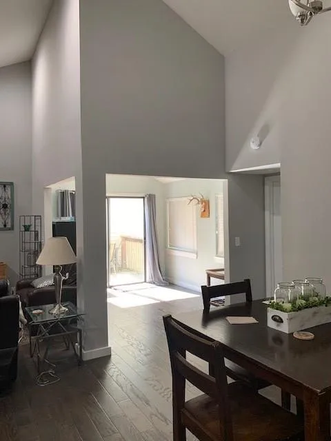 75 Dunwoody Springs Drive, Atlanta, Georgia 30328, 2 Bedrooms Bedrooms, ,2 BathroomsBathrooms,Residential,Sold,75 Dunwoody Springs Drive,6795136