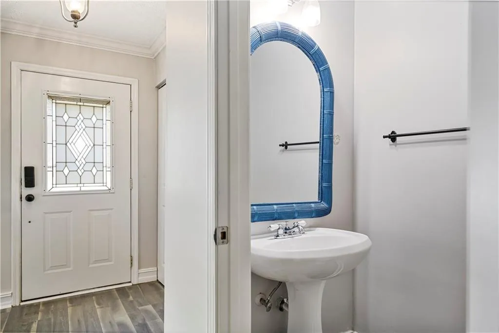 8846 Long Beach Circle, Sandy Springs, Georgia 30350, 2 Bedrooms Bedrooms, ,1 BathroomBathrooms,Residential,Sold,8846 Long Beach Circle,7243938