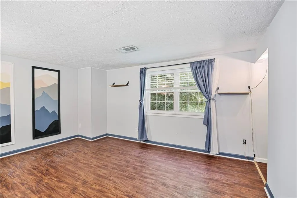 8846 Long Beach Circle, Sandy Springs, Georgia 30350, 2 Bedrooms Bedrooms, ,1 BathroomBathrooms,Residential,Sold,8846 Long Beach Circle,7243938