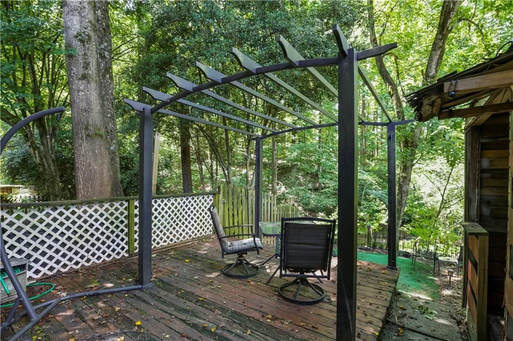 8846 Long Beach Circle, Sandy Springs, Georgia 30350, 2 Bedrooms Bedrooms, ,1 BathroomBathrooms,Residential,Sold,8846 Long Beach Circle,7243938