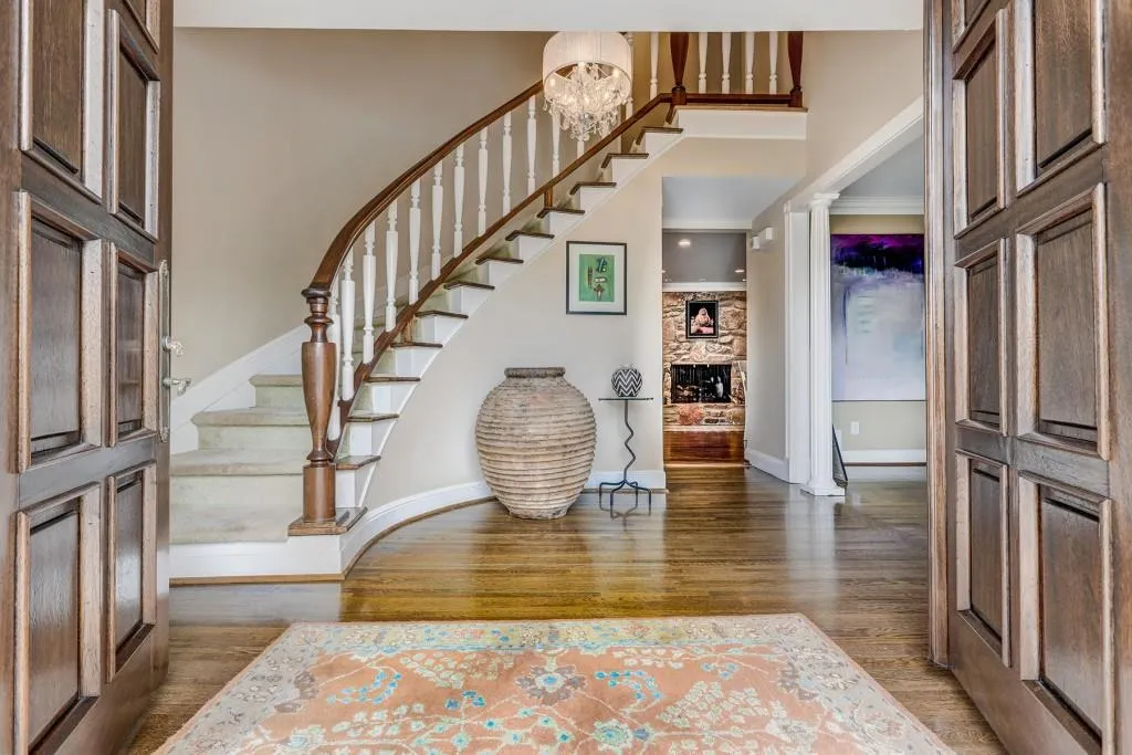 335 Glen Lake Drive, Sandy Springs, Georgia 30327, 6 Bedrooms Bedrooms, ,5 BathroomsBathrooms,Residential,Sold,335 Glen Lake Drive,6605938