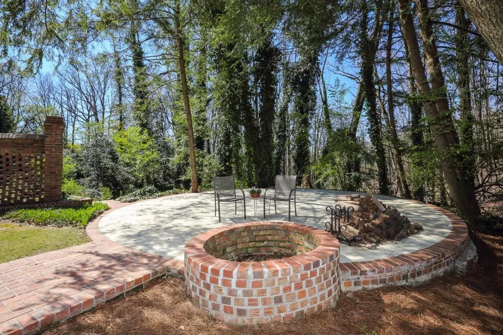 335 Glen Lake Drive, Sandy Springs, Georgia 30327, 6 Bedrooms Bedrooms, ,5 BathroomsBathrooms,Residential,Sold,335 Glen Lake Drive,6605938