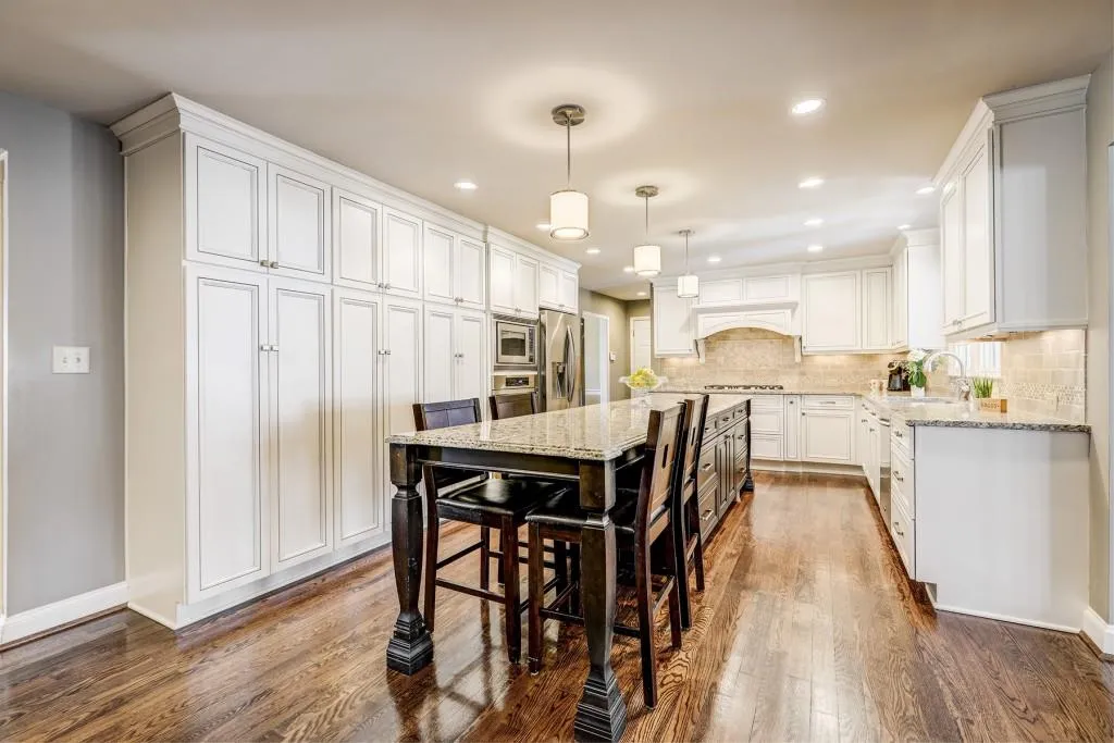 335 Glen Lake Drive, Sandy Springs, Georgia 30327, 6 Bedrooms Bedrooms, ,5 BathroomsBathrooms,Residential,Sold,335 Glen Lake Drive,6605938