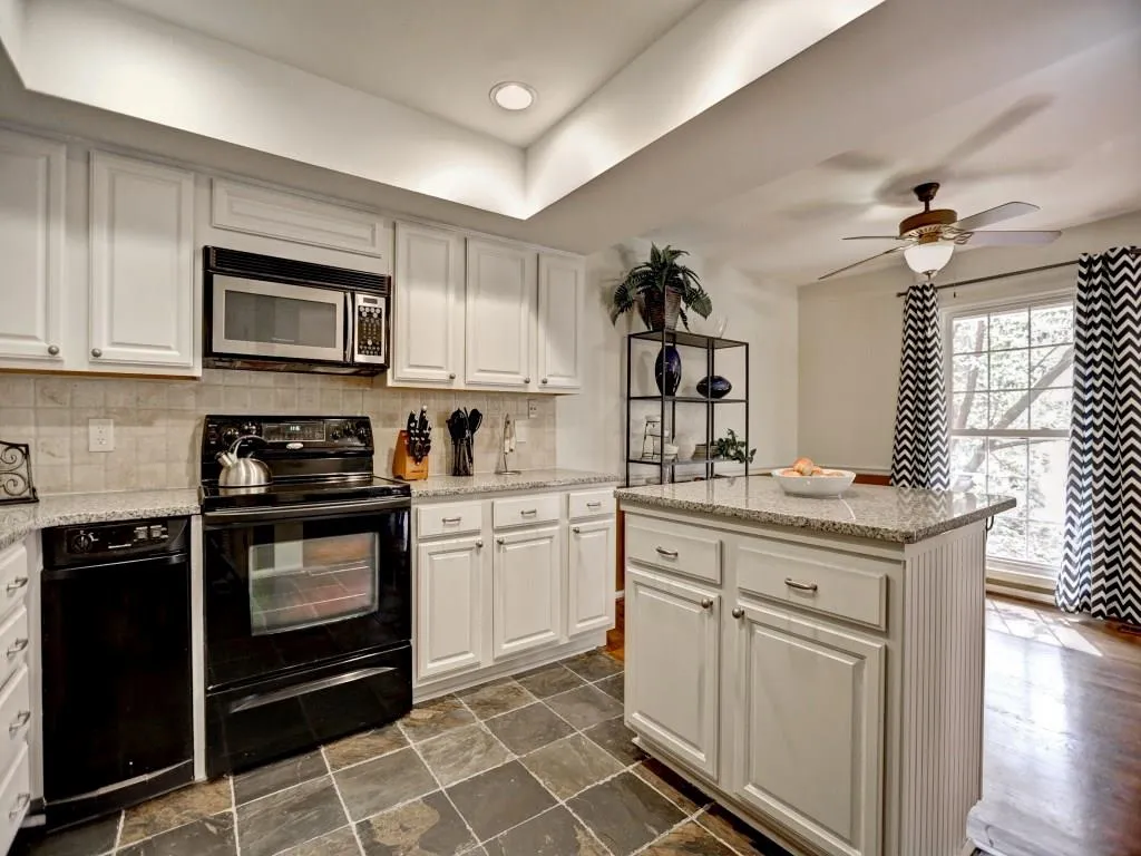 445 The North Chace Unit 445, Sandy Springs, Georgia 30328, 3 Bedrooms Bedrooms, ,3 BathroomsBathrooms,Residential,Sold,445 The North Chace Unit 445,5657745