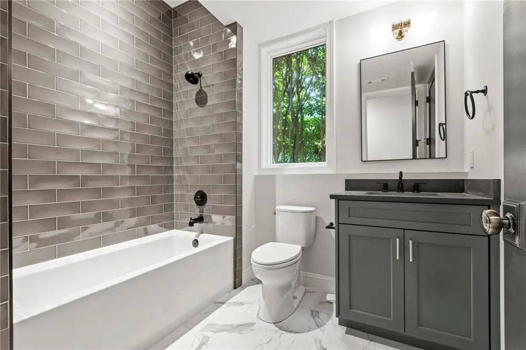 Terrace level full bath