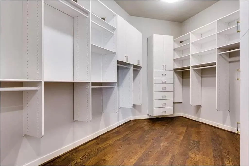 5650 Cross Gate Drive, Sandy Springs, Georgia 30327, 5 Bedrooms Bedrooms, ,5 BathroomsBathrooms,Residential,Sold,5650 Cross Gate Drive,7089156