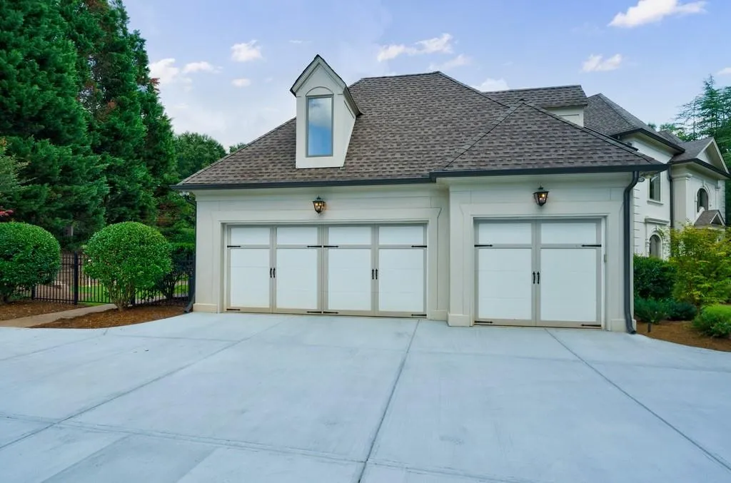 5650 Cross Gate Drive, Sandy Springs, Georgia 30327, 5 Bedrooms Bedrooms, ,5 BathroomsBathrooms,Residential,Sold,5650 Cross Gate Drive,7089156