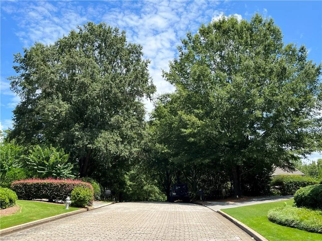 5650 Cross Gate Drive, Sandy Springs, Georgia 30327, 5 Bedrooms Bedrooms, ,5 BathroomsBathrooms,Residential,Sold,5650 Cross Gate Drive,7089156