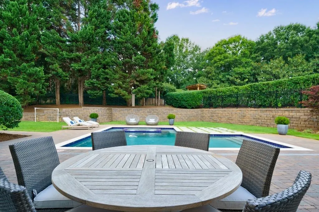 5650 Cross Gate Drive, Sandy Springs, Georgia 30327, 5 Bedrooms Bedrooms, ,5 BathroomsBathrooms,Residential,Sold,5650 Cross Gate Drive,7089156