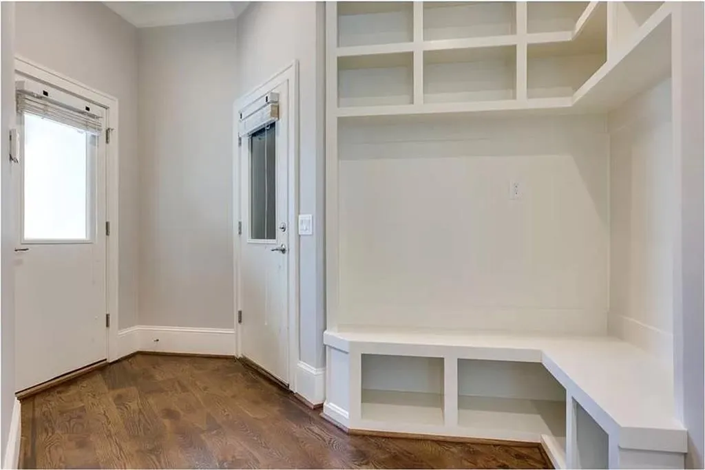 5650 Cross Gate Drive, Sandy Springs, Georgia 30327, 5 Bedrooms Bedrooms, ,5 BathroomsBathrooms,Residential,Sold,5650 Cross Gate Drive,7089156