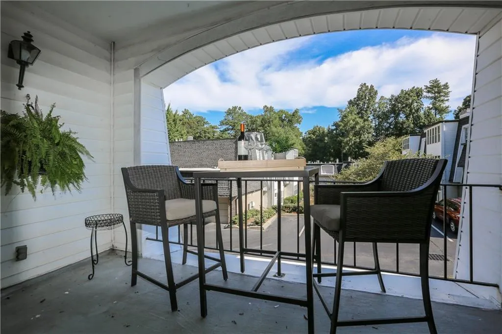 5290 Chemin De Vie, Atlanta, Georgia 30342, 3 Bedrooms Bedrooms, ,2 BathroomsBathrooms,Residential,Sold,5290 Chemin De Vie,6055274