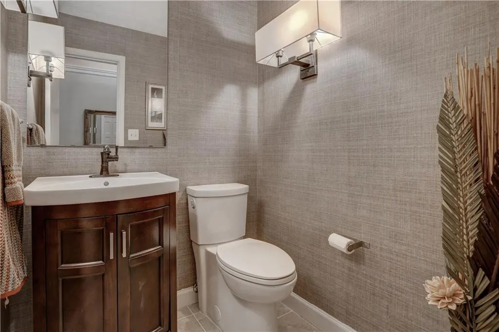 5290 Chemin De Vie, Atlanta, Georgia 30342, 3 Bedrooms Bedrooms, ,2 BathroomsBathrooms,Residential,Sold,5290 Chemin De Vie,6055274