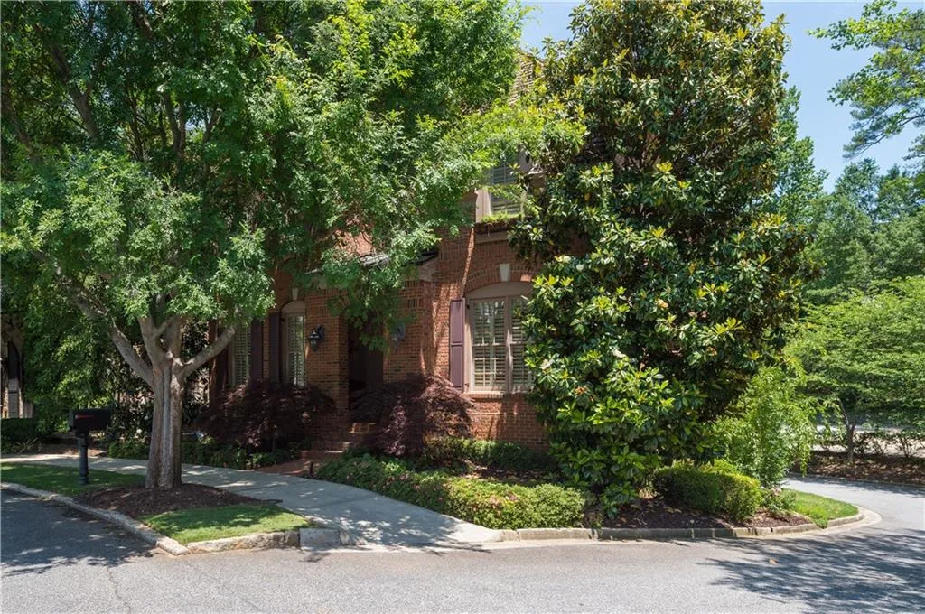 11 Conifer Circle Ne, Atlanta, Georgia 30342, 5 Bedrooms Bedrooms, ,5 BathroomsBathrooms,Residential,Sold,11 Conifer Circle Ne,5842962