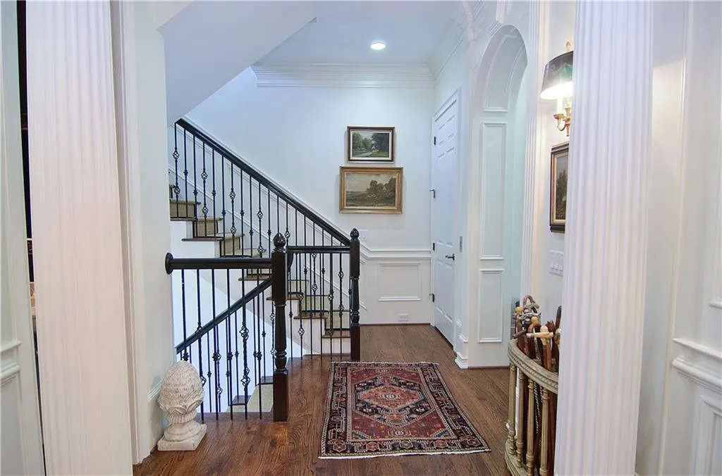 3707 Peachtree Road Ne Unit 2, Atlanta, Georgia 30319, 5 Bedrooms Bedrooms, ,4 BathroomsBathrooms,Residential,Sold,3707 Peachtree Road Ne Unit 2,5830433