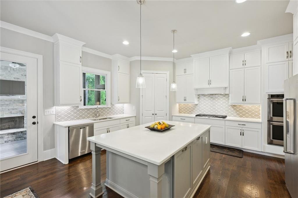 229 Belle Lane, Sandy Springs, Georgia 30328, 5 Bedrooms Bedrooms, ,5 BathroomsBathrooms,Residential,Sold,229 Belle Lane,7290992