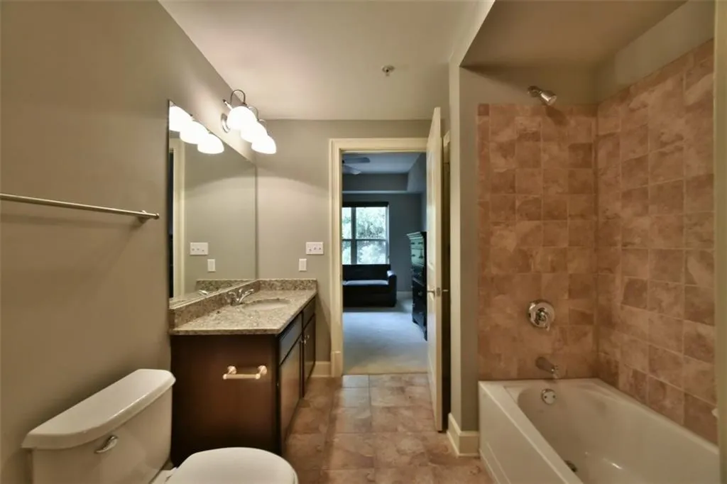 200 River Vista Drive Unit 202, Atlanta, Georgia 30339, 2 Bedrooms Bedrooms, ,2 BathroomsBathrooms,Residential,Sold,200 River Vista Drive Unit 202,5718528