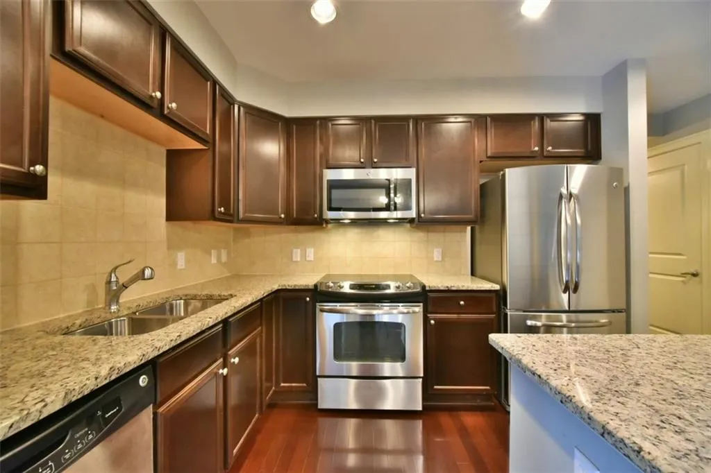 200 River Vista Drive Unit 202, Atlanta, Georgia 30339, 2 Bedrooms Bedrooms, ,2 BathroomsBathrooms,Residential,Sold,200 River Vista Drive Unit 202,5718528